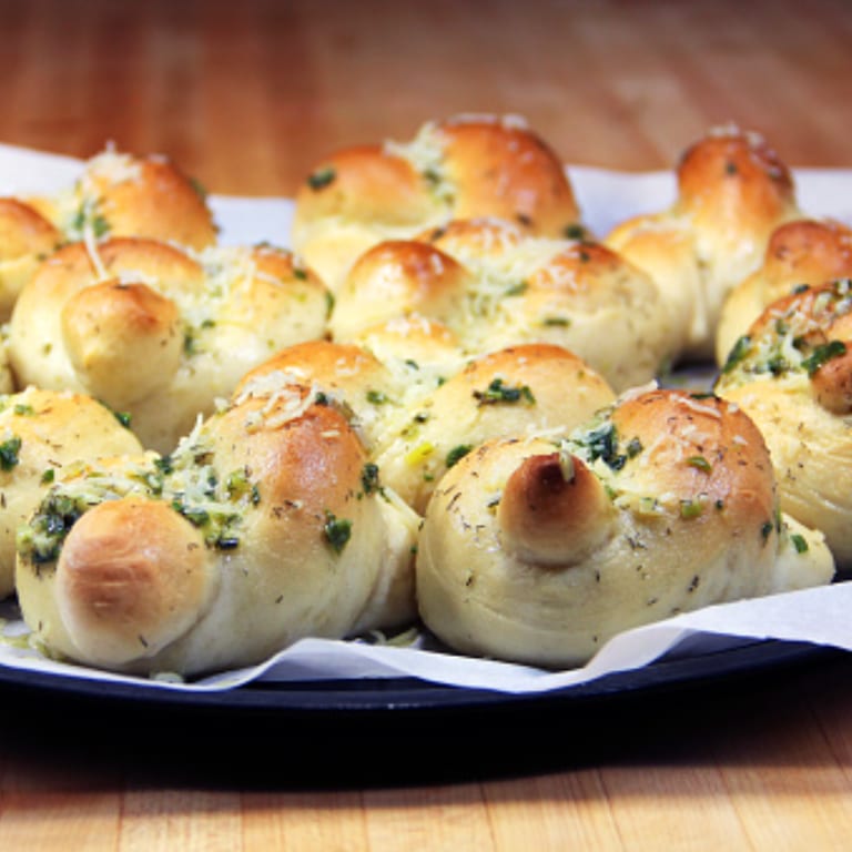 Delicious Garlic Knots: A Must-Try Italian Appetizer